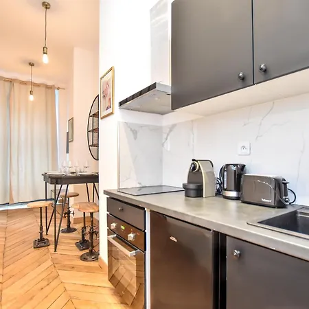 Cozy Nest Just Steps Away From The Lively Nation District Lejlighed